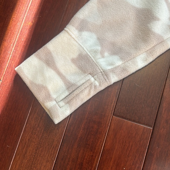 Old Navy Active Pink Camouflage Zip Jacket - Picture 5 of 9